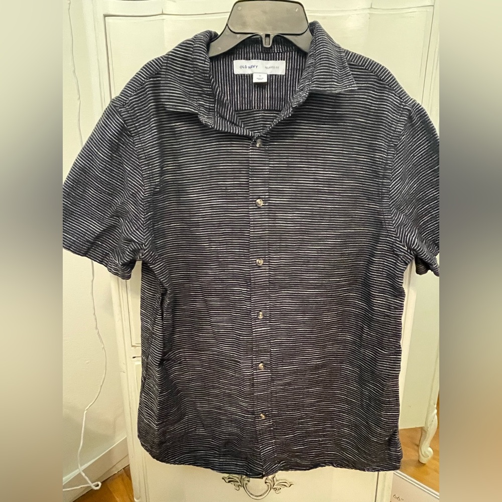 Old Navy Men’s Short Sleeve Button Down Striped Collared Shirt